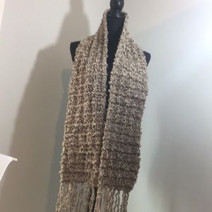 Soft knitted Scarf w/ fringe. Light brown